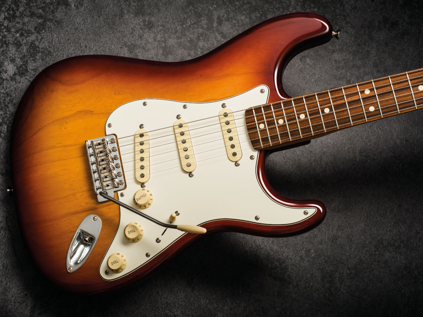 Fender Vintera 70S Strat Sunburst终点镜头