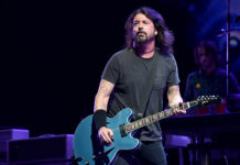 Dave-Grohl-Onstage