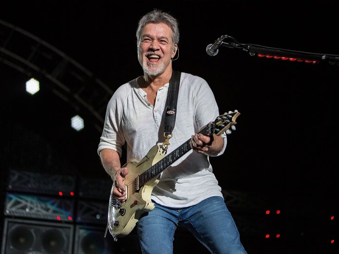 埃迪Van Halen在舞台上