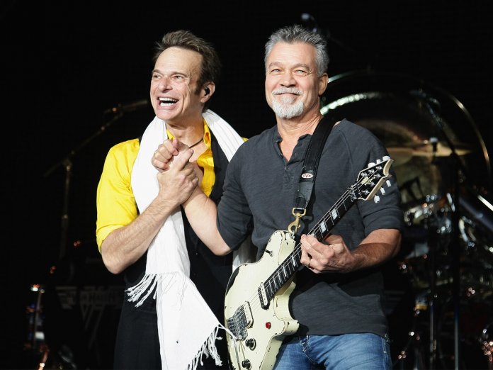 David Lee Roth和Eddie Van Halen在2015年表演