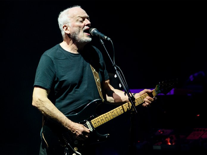大卫·吉尔莫尔（David Gilmour）在舞台上