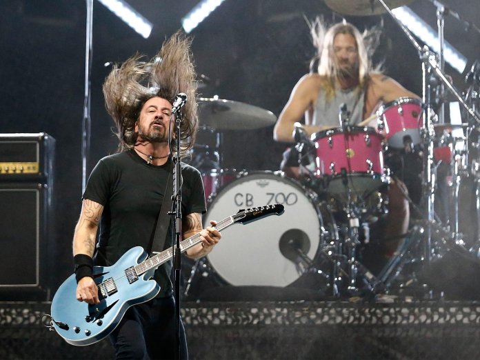 Dave Grohl and Taylor Hawkins of Foo Fighters