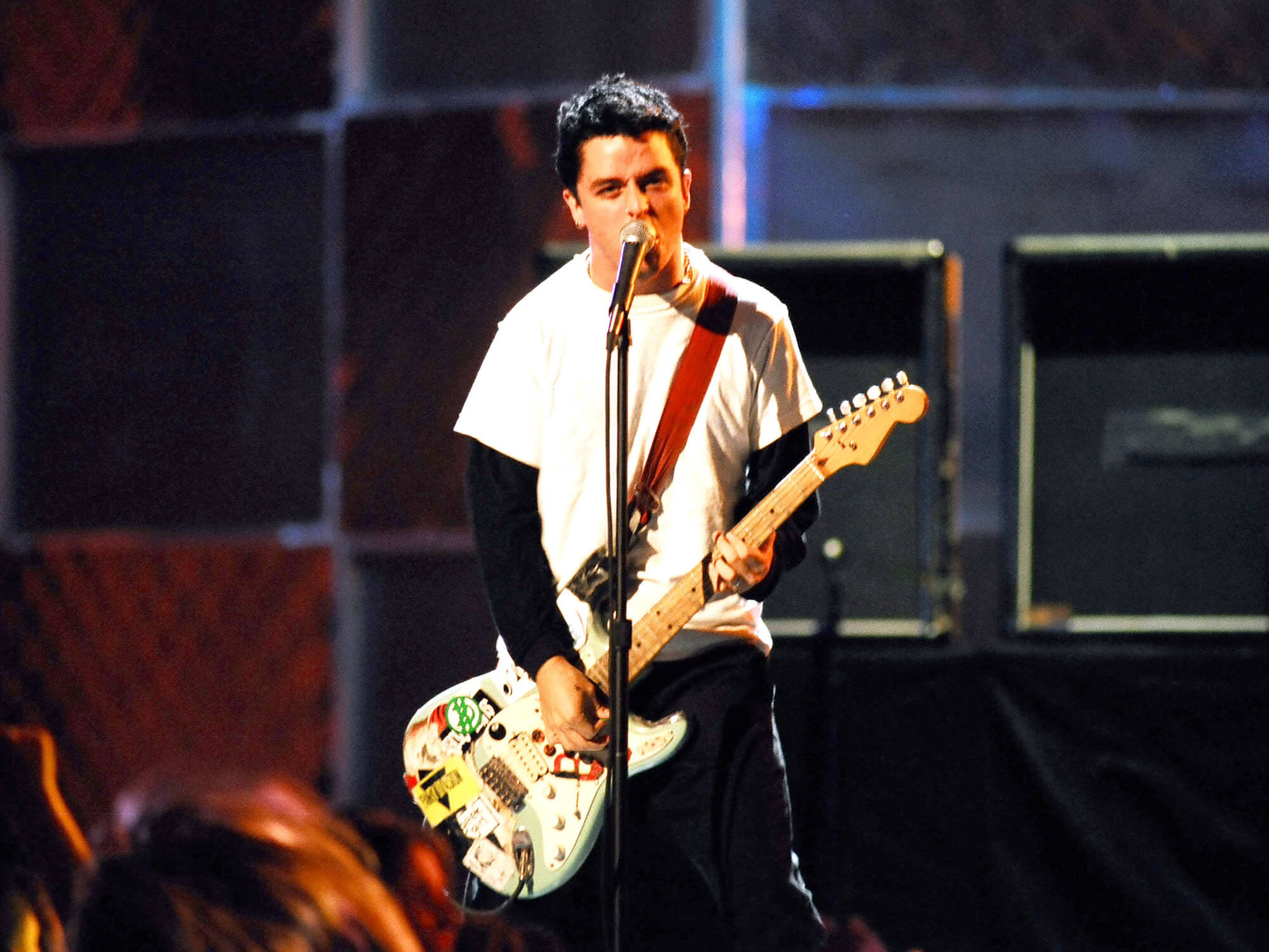 1994年在纽约纽约的无线电城音乐厅举行的1994年MTV视频音乐奖期间的绿色日期的Billie Joe Armstrong